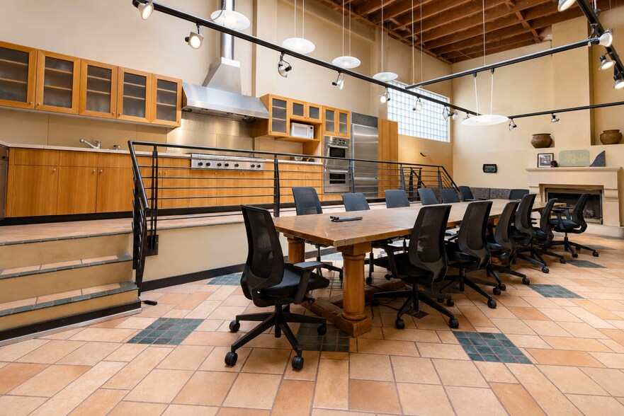 More Photos Of 868 Folsom St, San Francisco Service For Lease