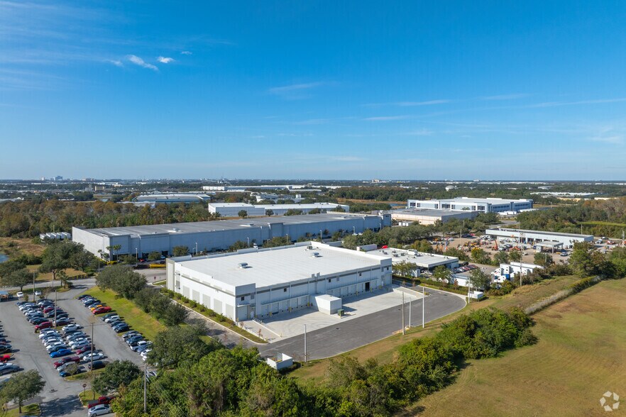 More Photos Of 10801 Central Port Dr, Orlando Warehouse For Lease