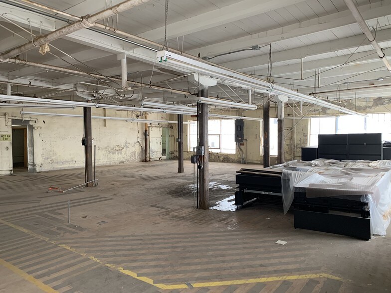 More Photos Of 612 New Hampshire St, Lawrence Office For Lease