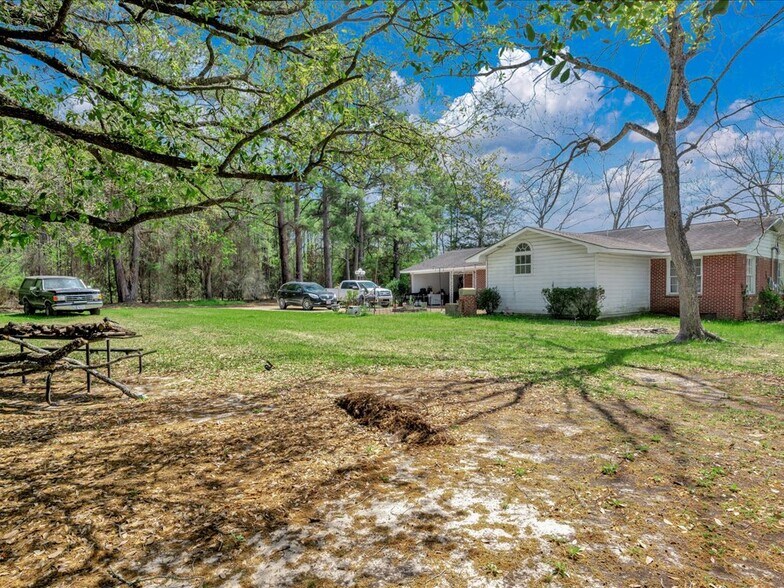 More Photos Of 9021 S US Highway 69, Huntington Flex For Sale