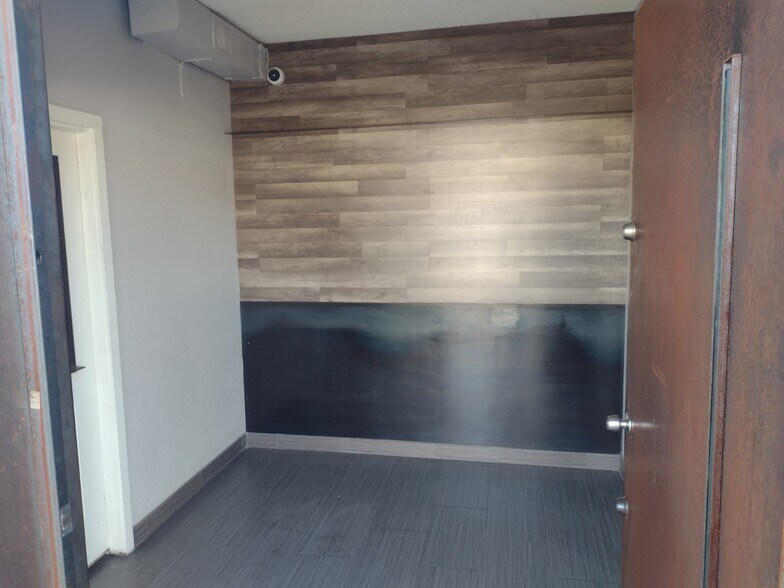 More Photos Of 4165 W Clarendon Ave, Phoenix Manufacturing For Lease