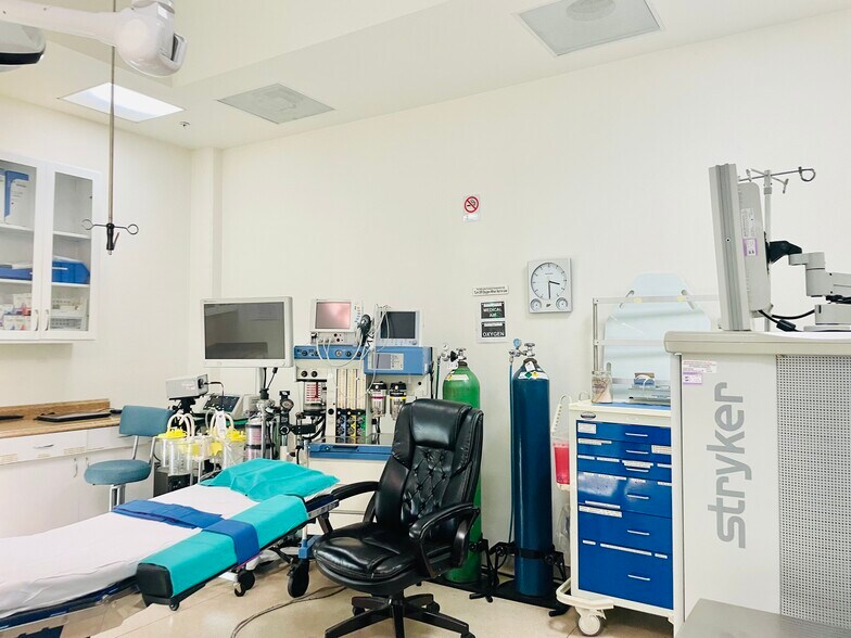 More Photos Of 8342 Garden Grove Blvd, Garden Grove Storefront Retail Office For Sale