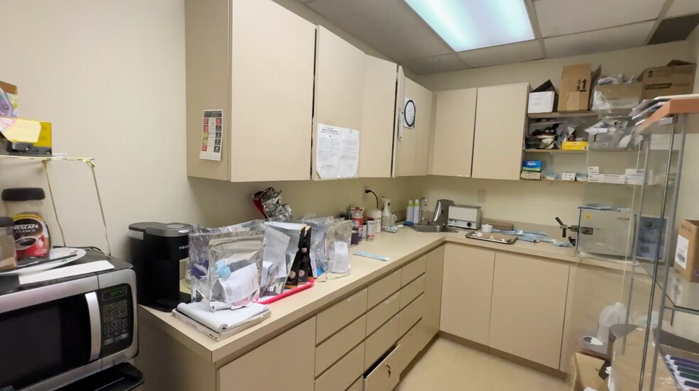 More Photos Of 140 S Long Beach Ave, Freeport Office For Sale
