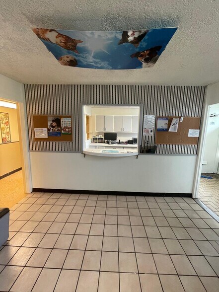 More Photos Of 26684 Grand River Ave, Redford Veterinarian Kennel For Sale