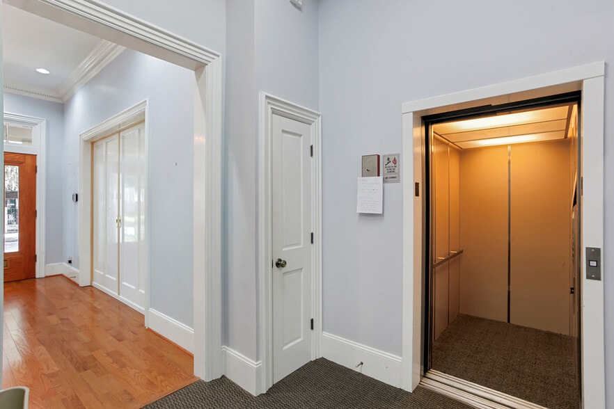 More Photos Of 1719 Abercorn St, Savannah Office Residential For Sale