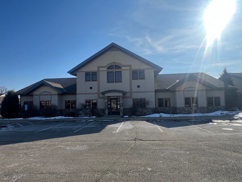 Primary Photo Of 121 Saint Andrews Ct, Mankato Medical For Lease