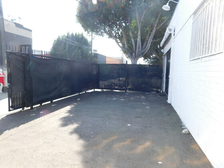 More Photos Of 1334 S Main St, Los Angeles Storefront Retail Office For Sale