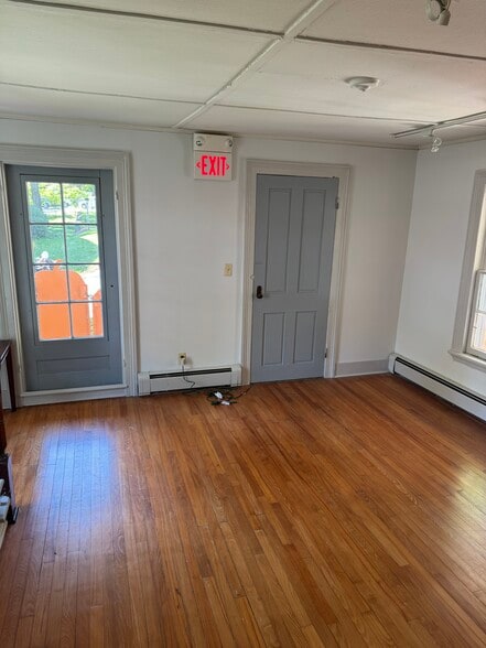 More Photos Of 20 Lewis St, Basking Ridge Freestanding For Lease