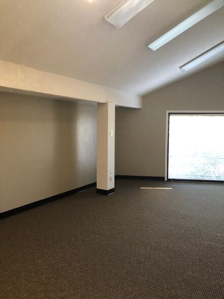 More Photos Of 17300 El Camino Real, Houston Office For Sale