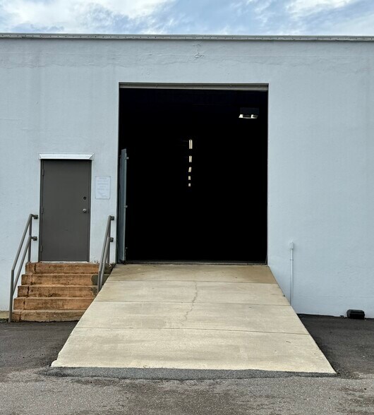 More Photos Of 12388 Starkey Rd, Largo Warehouse For Lease