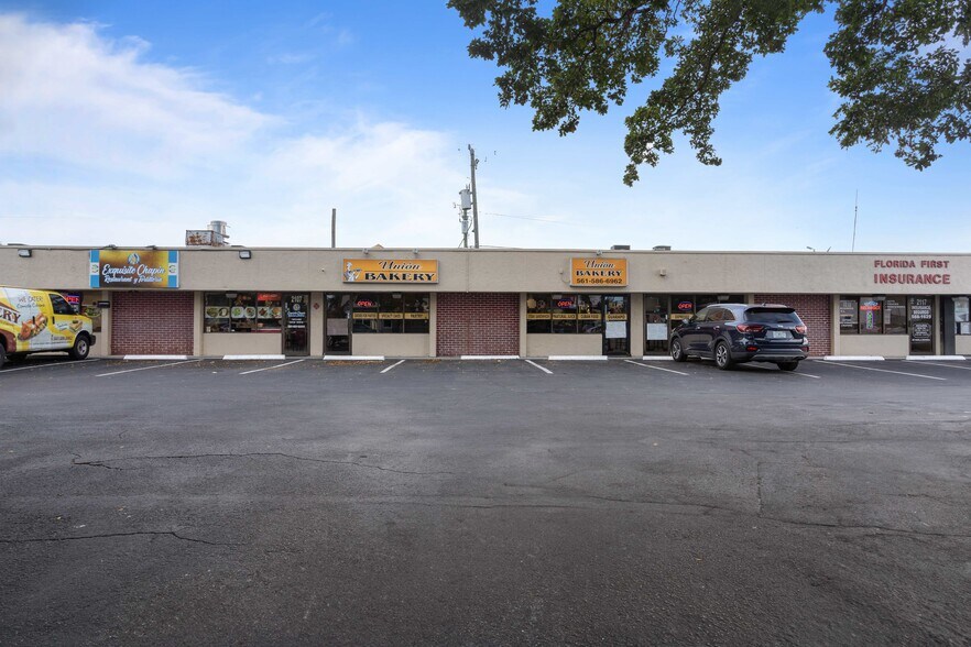 More Photos Of 2101-2109 N Dixie Hwy, Lake Worth Restaurant For Sale