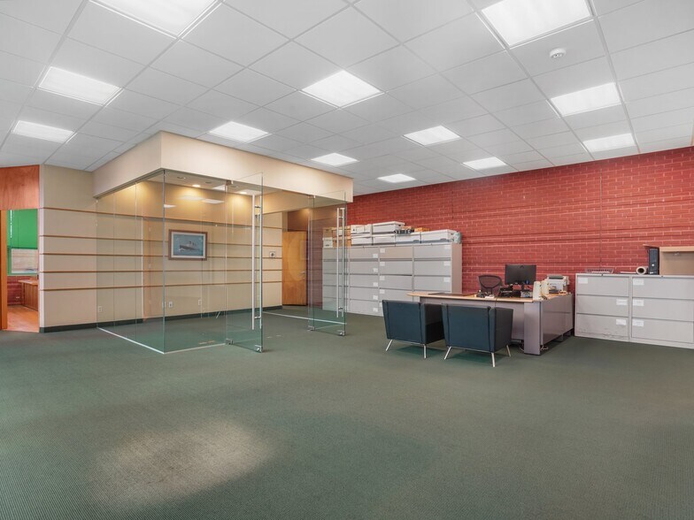 More Photos Of 263 Glenville Rd, Greenwich Storefront Retail Office For Lease