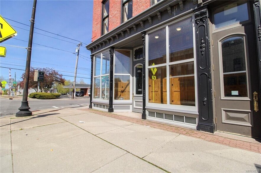 More Photos Of 15 Main St, Middleport Storefront For Lease