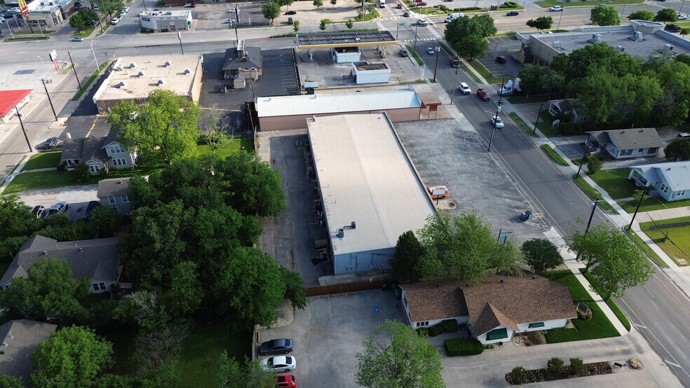 More Photos Of 1803-1813 N Elm St, Denton Restaurant For Lease