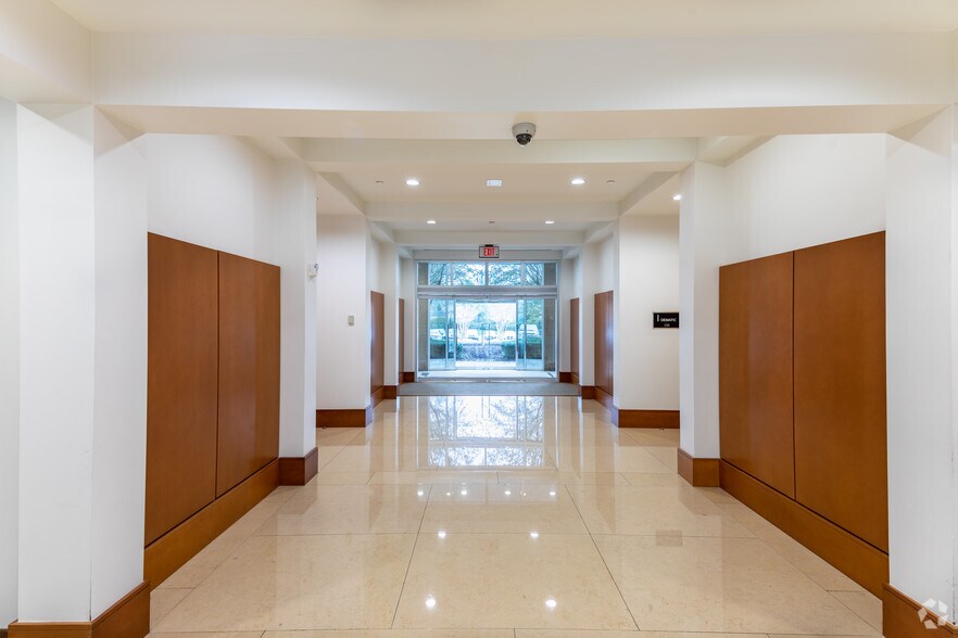 More Photos Of 3800 Arco Corporate Dr, Charlotte Office For Lease