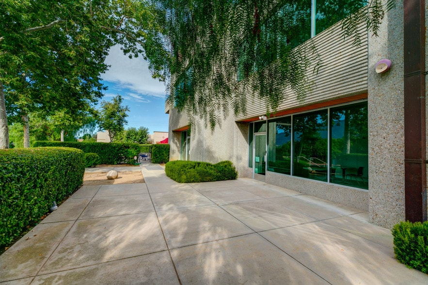 More Photos Of 417 Bryant Cir, Ojai Loft Creative Space For Lease