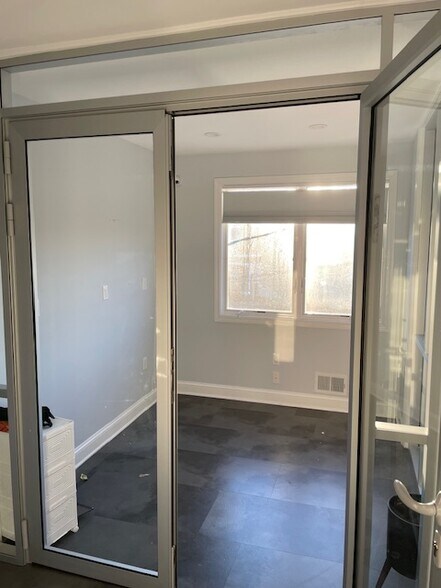 More Photos Of 3936 Amboy Rd, Staten Island Medical For Sale