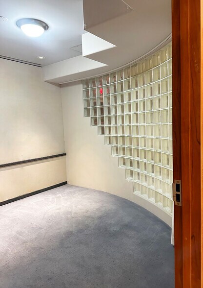 More Photos Of 410 Atkinson Dr, Honolulu Hotel For Lease