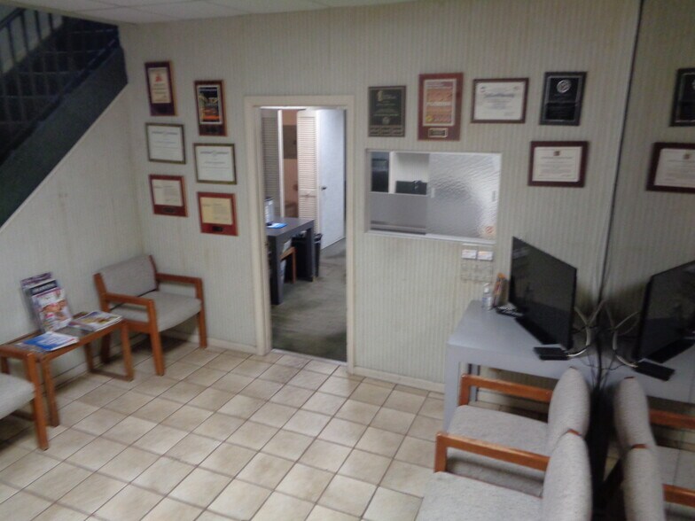 More Photos Of 7800 W Oakland Park Blvd, Sunrise Medical For Lease