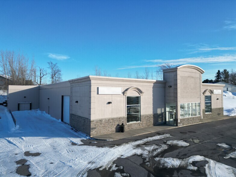 More Photos Of 2747 Chamberland St, Clarence-Rockland Freestanding For Lease