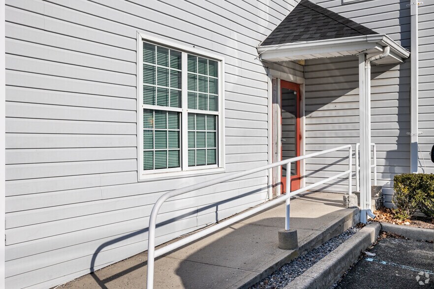 More Photos Of 1000 Main St, Port Jefferson Office For Lease