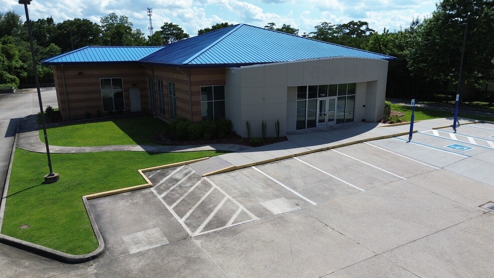More Photos Of 7346 Highland Rd, Baton Rouge Bank For Sale