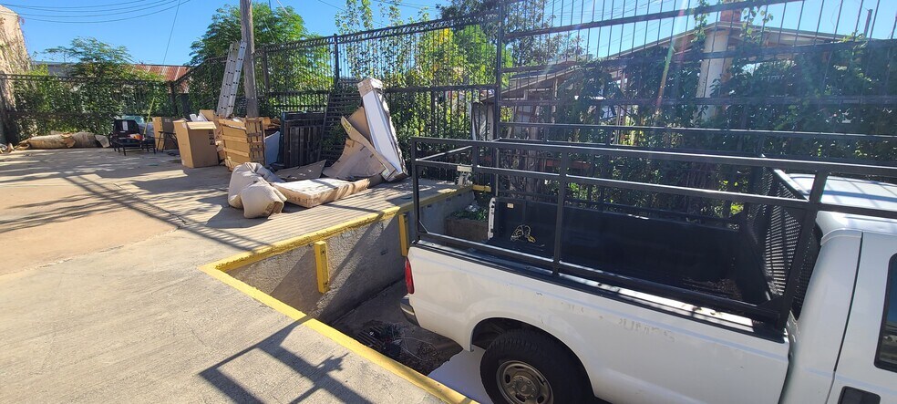 More Photos Of 5520 Military Pky, Dallas Industrial For Sale