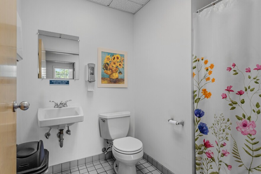 More Photos Of 320 Phillips St, North Kingstown Medical For Sale