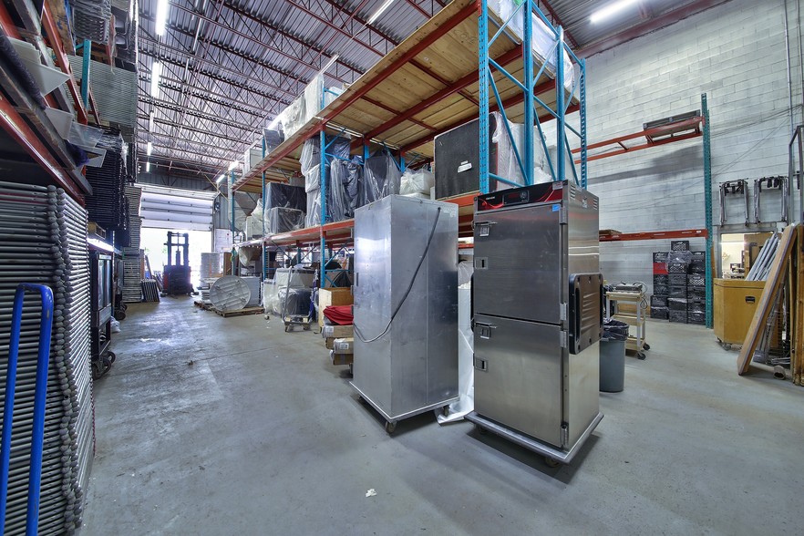 More Photos Of 2130-2154 Rue de la Province, Longueuil Warehouse For Sale