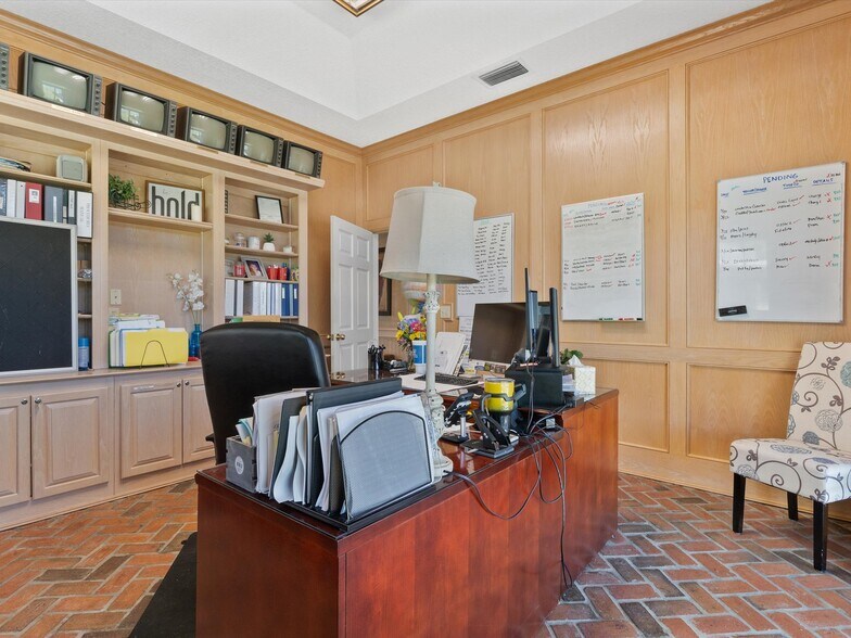 More Photos Of 15400 S US Highway 301, Summerfield Office For Sale