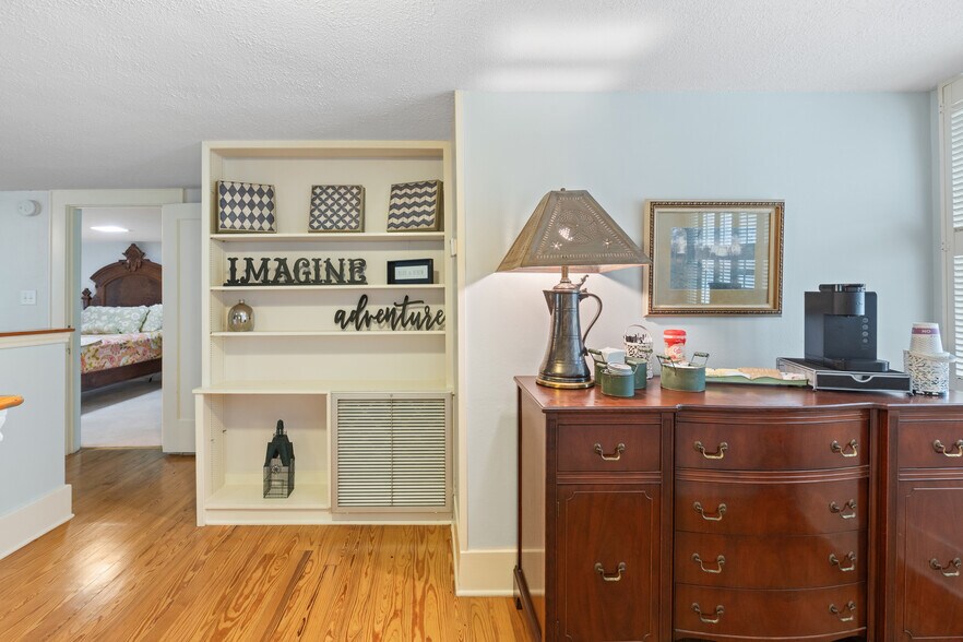 More Photos Of 53447 Highway 290, Hempstead Specialty For Sale