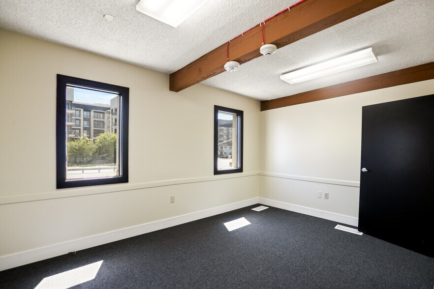 More Photos Of 1111 W Town and Country Rd, Orange Business Park For Lease
