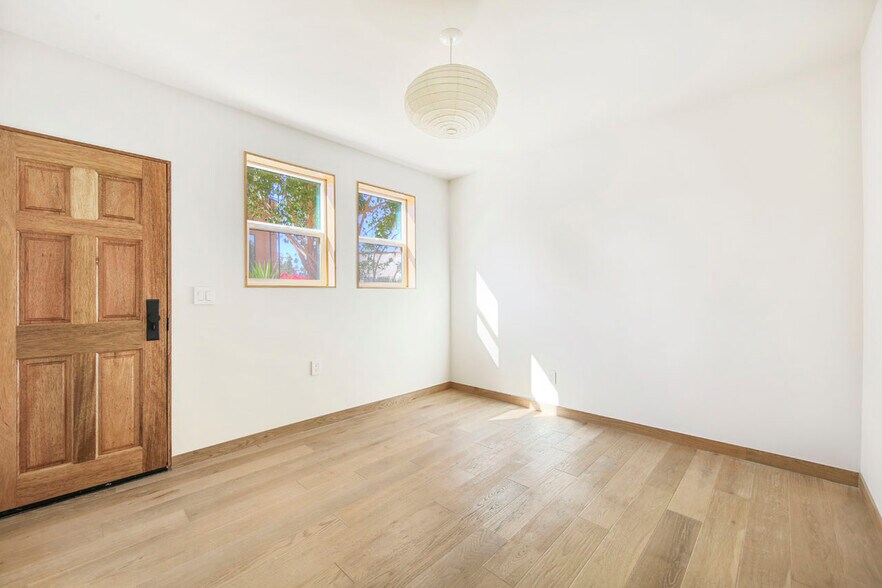 More Photos Of 3361 Hamilton Way, Los Angeles Apartments For Sale