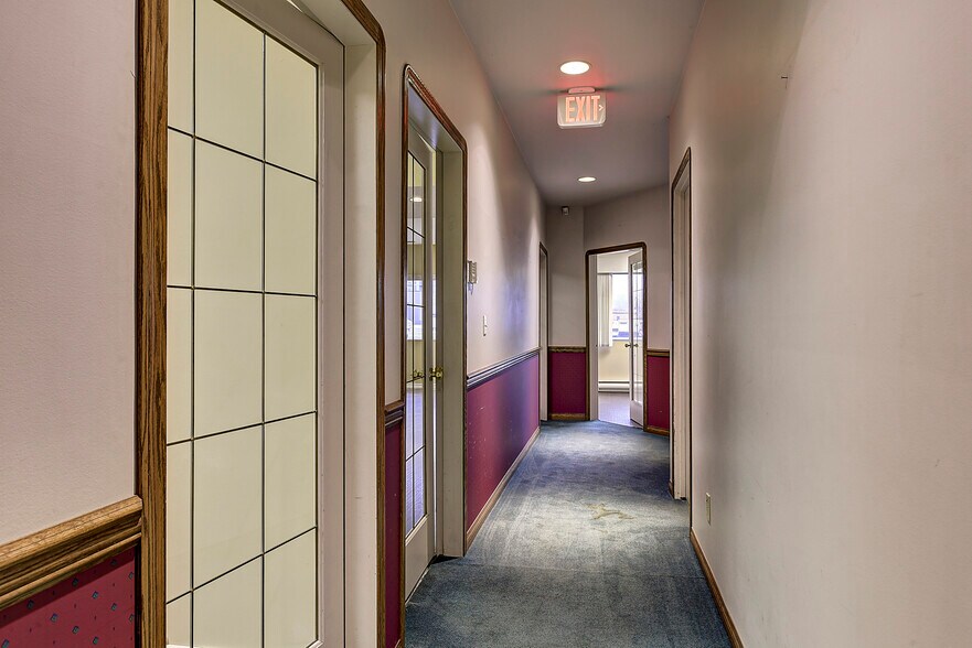 More Photos Of 586 Leon Av, Kelowna Office For Lease
