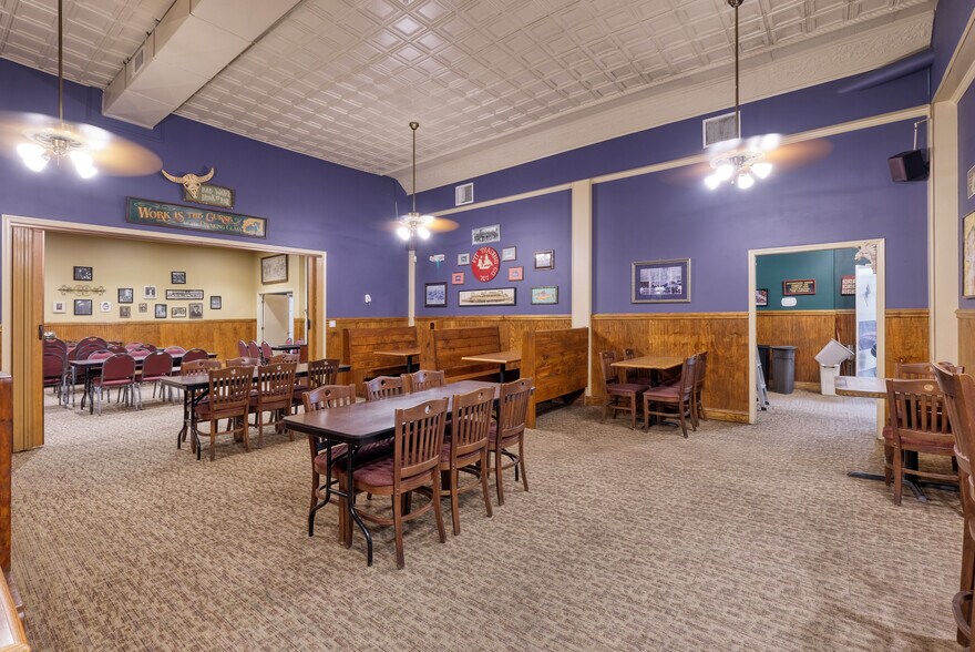 More Photos Of 110-112 Trinity St, Abbeville Storefront For Sale