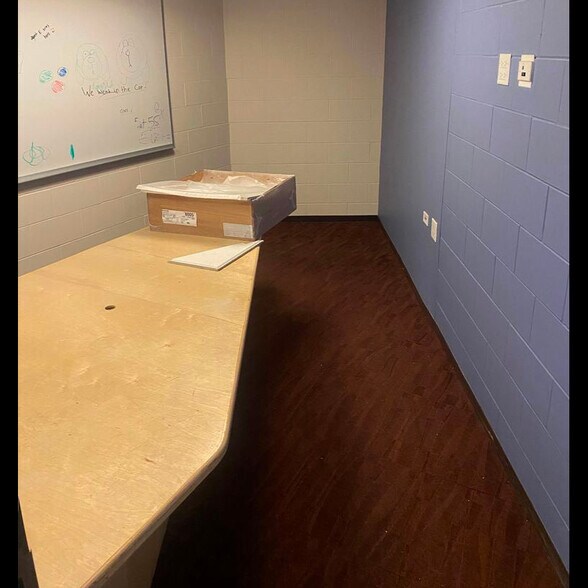 More Photos Of 2450 W Hubbard St, Chicago Distribution For Lease