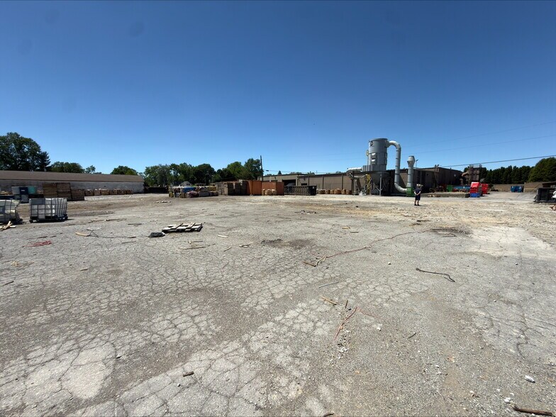 More Photos Of 232 W Pearl St, Jonesboro Industrial For Sale