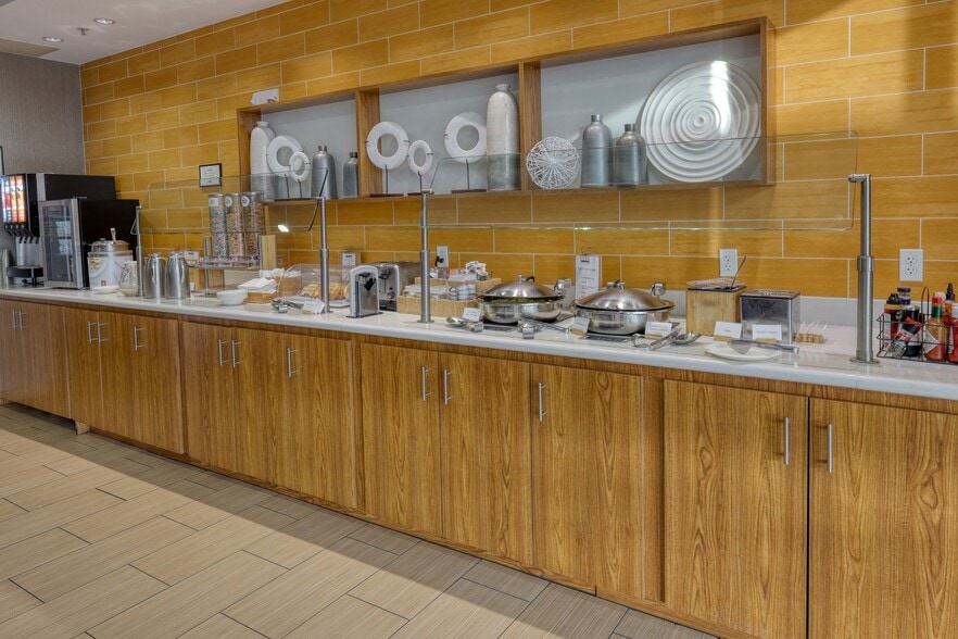 More Photos Of 2120 Nasa 1 Rd, Seabrook Hotel For Sale