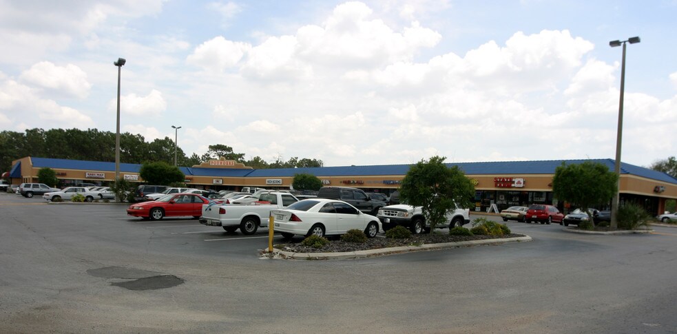 More Photos Of 10000-10042 University Blvd, Orlando General Retail For Lease