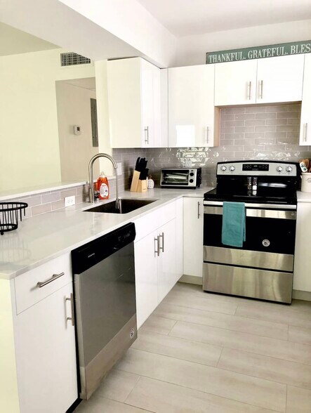 More Photos Of 2638 Lake Dr, Riviera Beach Apartments For Sale
