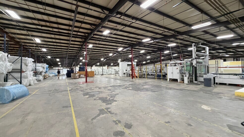 More Photos Of 1101 Denmill Rd, New Albany Industrial For Sale