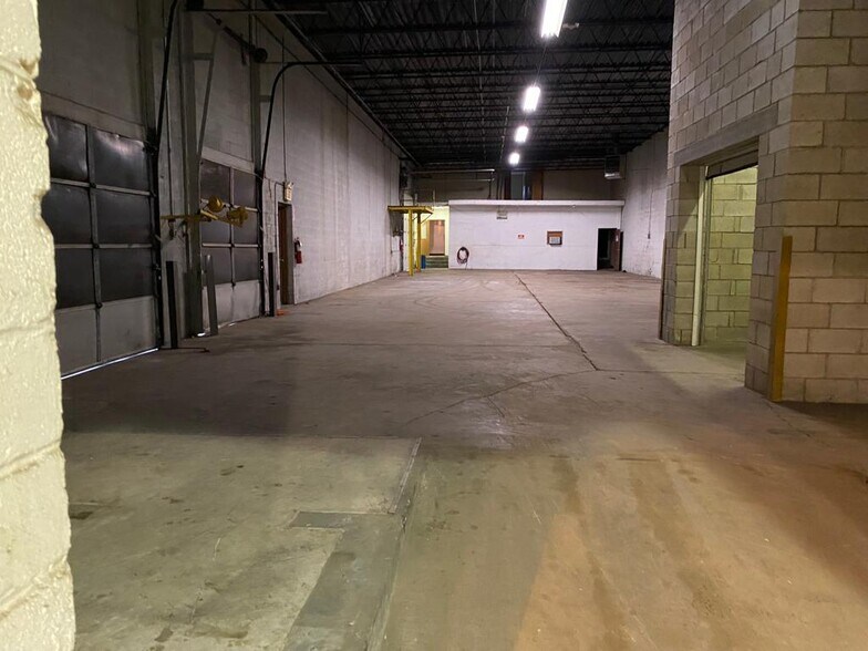 More Photos Of 164-168 Manchester pl, Newark Distribution For Sale