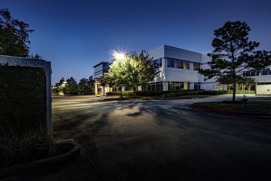 More Photos Of 2750 Technology Forest Blvd, The Woodlands Unknown For Lease