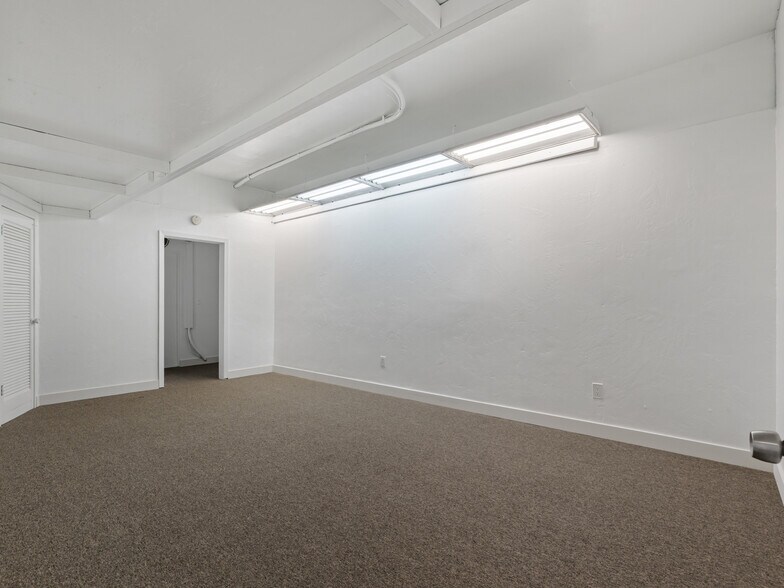 More Photos Of 7940 La Mesa Blvd, La Mesa Office For Lease