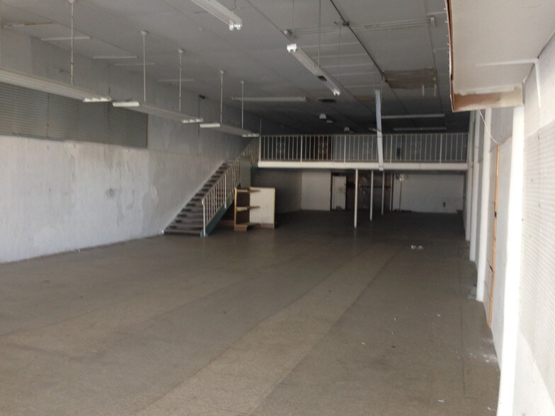 More Photos Of 12775 Avenue 416, Orosi Storefront For Lease