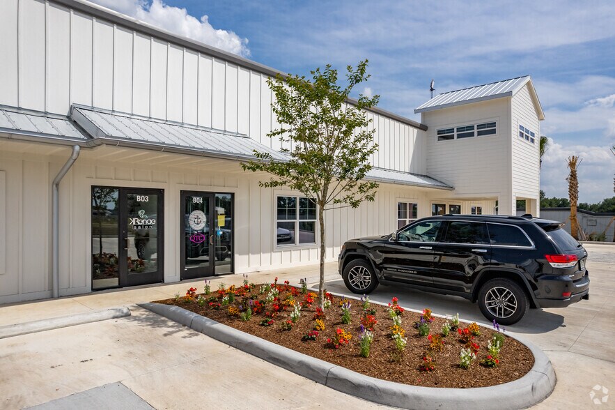 More Photos Of 4060 Thomas St, Oxford Restaurant For Lease