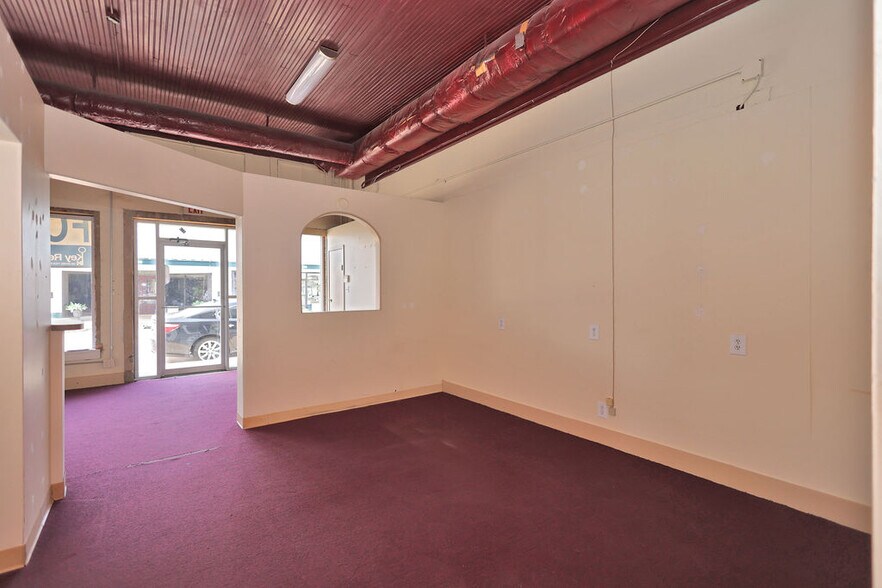 More Photos Of 303 E Main St, Humble Office For Lease
