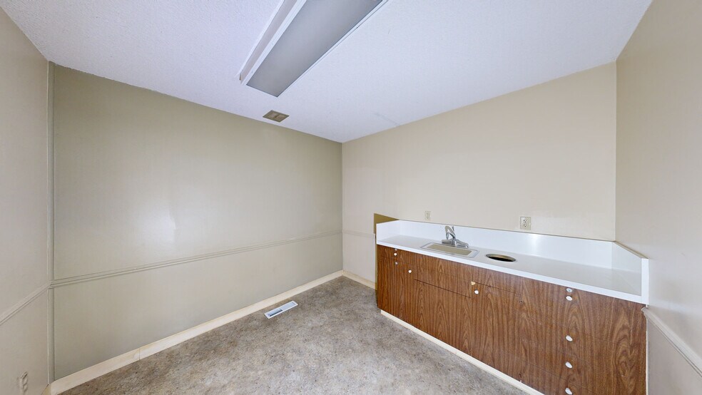 More Photos Of 13350 Big Basin Way, Boulder Creek Medical For Lease