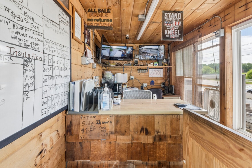 More Photos Of 3141 Highway 11 E, Telford Flex For Sale