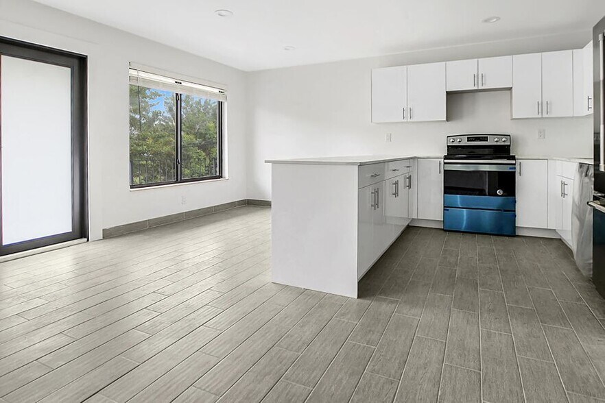 More Photos Of 2638 Lake Dr, Riviera Beach Apartments For Sale